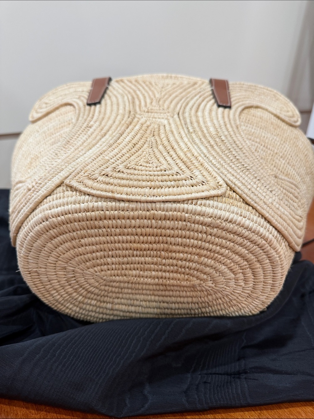 [Celine] Classic Panier Small Braided Triomphe In Raffia And Calfskin - Picture 6 of 8